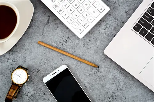 为什么电脑下云顶会卡