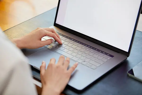 电脑开机慢用什么硬件好